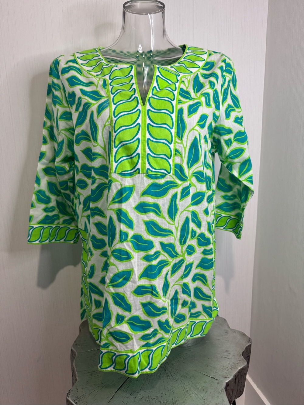 Gretchen Scott Split Neck Tunic Top. Large. Blue/Green. No flaws noted. Cute!